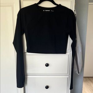 NWOT Aritzia TNA Black Long Sleeve Crop Top